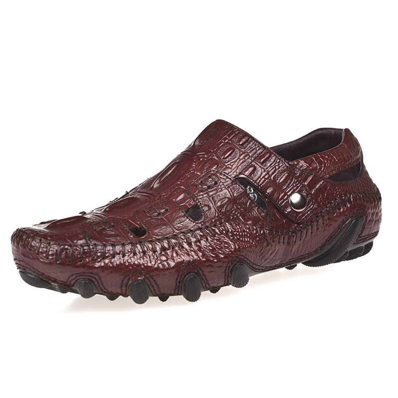 Stylish men's leather moccasins with a unique crocodile texture, perfect for casual everyday wear.