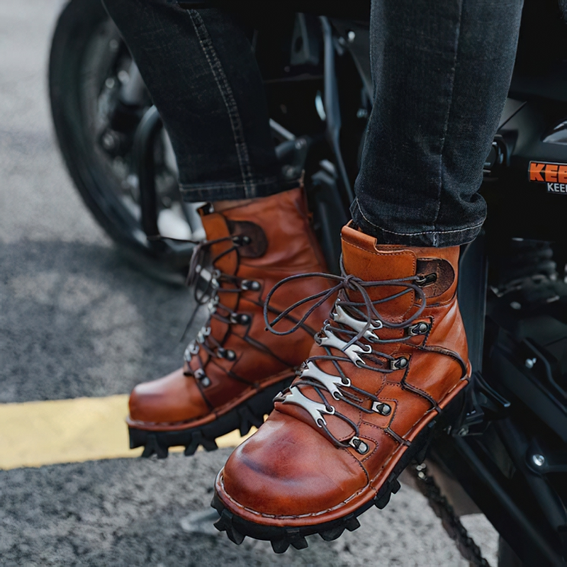 Stylish men's genuine leather motorcycle boots with massive tractor soles, perfect for fashion and comfort.
