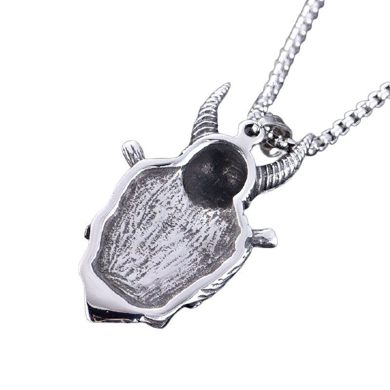 Intricate unisex Viking warrior skull pendant in stainless steel with horn details, perfect for gothic style.