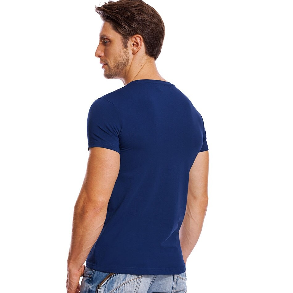 Designed for style and comfort, this men's navy V-neck t-shirt showcases a slim fit and short sleeves, perfect for casual outings.