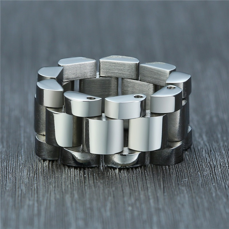 Stylish unisex chunky chain ring in high-polished stainless steel, featuring unique asymmetrical design.