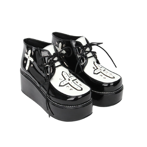 Stilvolle Damenschuhe mit Nietenkreuz und Schnür-/lässigen Gothic-Schuhen 