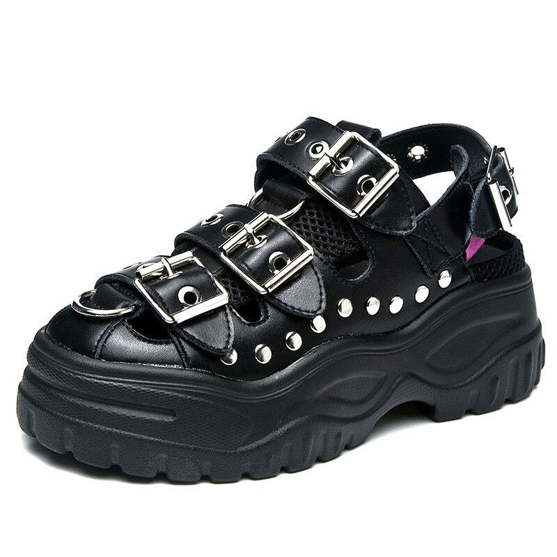 Black retro platform sandals for women with rivets and buckles, perfect for summer rock style fashion.