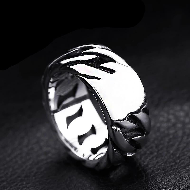 Stunning titanium steel biker chain ring with a polished finish, perfect for rockstyle accessories and night outings.