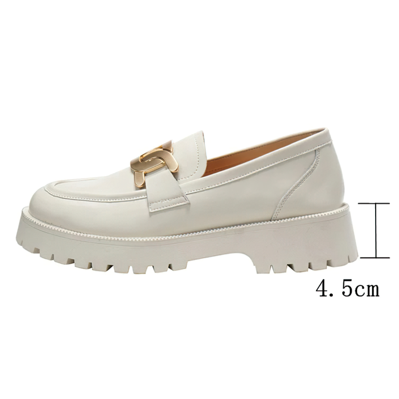 Trendy thick-soled loafers for women, white leather casual shoes with gold chain detail and 4.5cm platform.