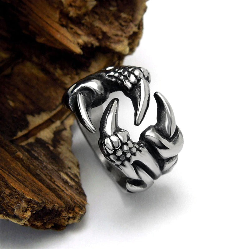 Unique dragon claw biker ring for men and women, made of stainless steel, perfect for alternative fashion and cosplay.