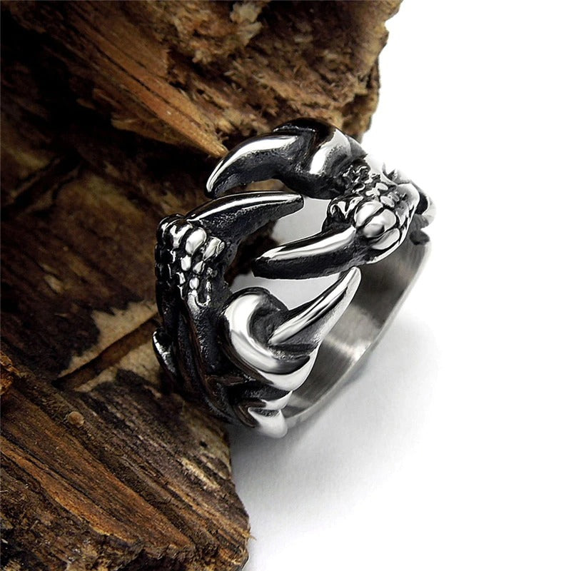 Unique dragon claw biker ring in stainless steel, perfect for alternative fashion and cosplay outfits.