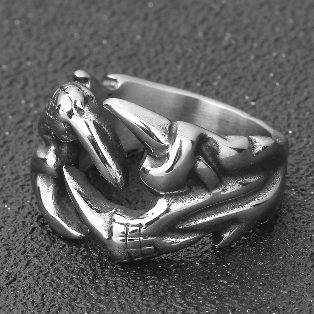 Unique dragon claw biker ring in stainless steel for men and women, perfect for alternative fashion and cosplay.