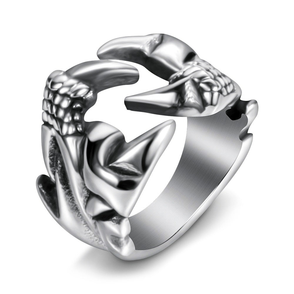 Unique dragon claw biker ring in stainless steel for men and women, perfect for alternative fashion and cosplay outfits.