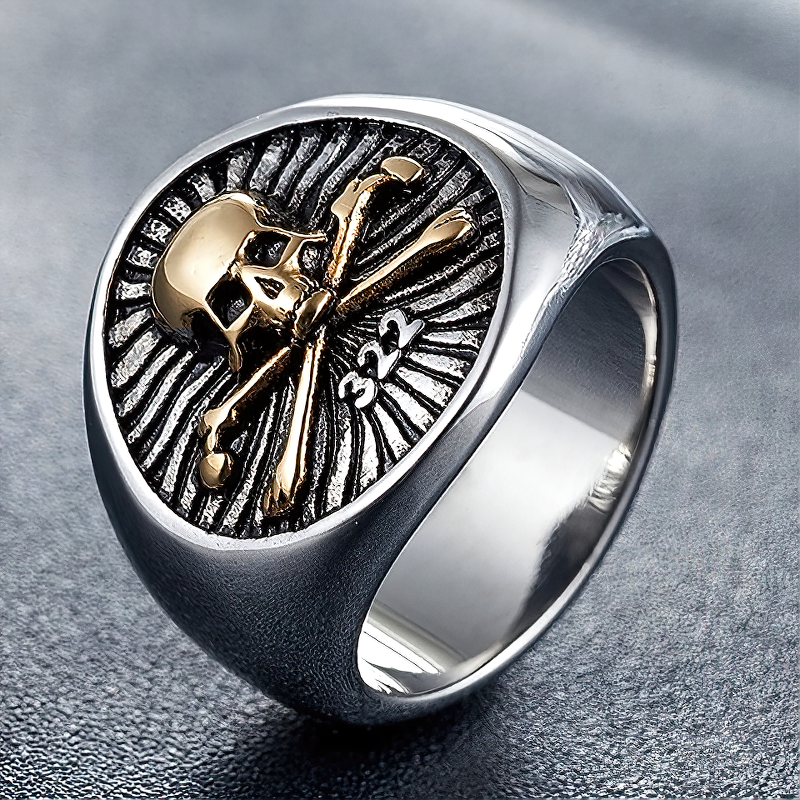 Unique stainless steel skull pirate ring in gold and silver, perfect for a gothic accessory look.