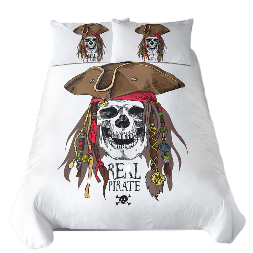 Unisex king size bedding set featuring pirate skull print, perfect for goth decor and cozy home styling.