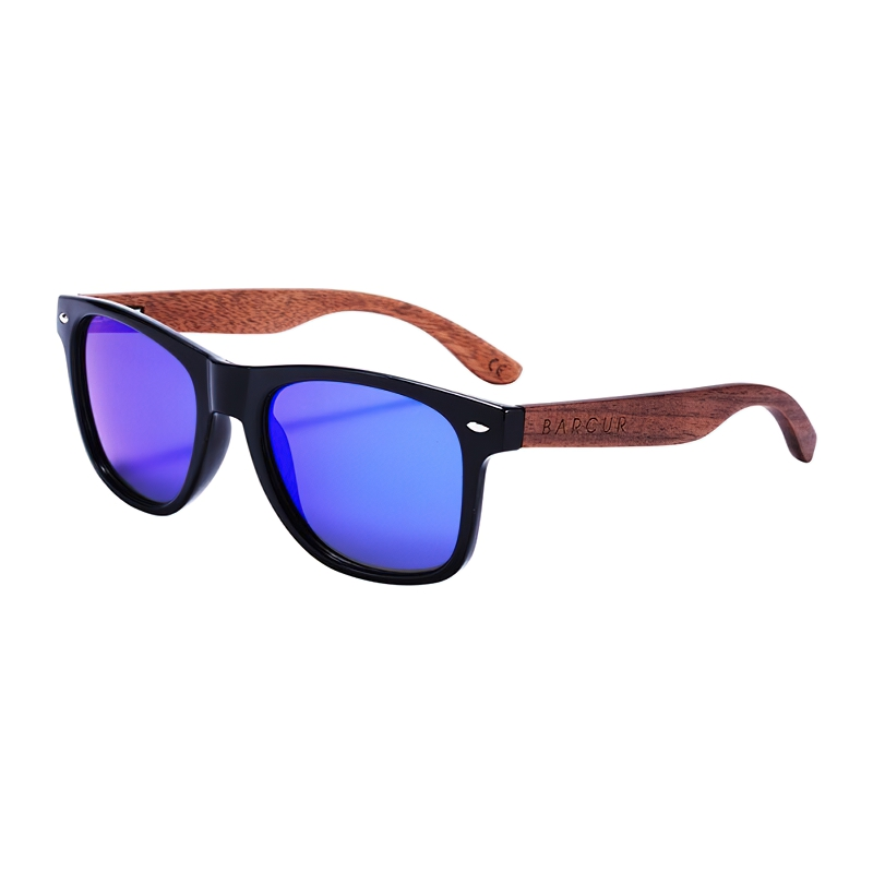 Stylish unisex sunglasses with anti-reflective lenses and walnut wooden frame, perfect casual accessory for any look.