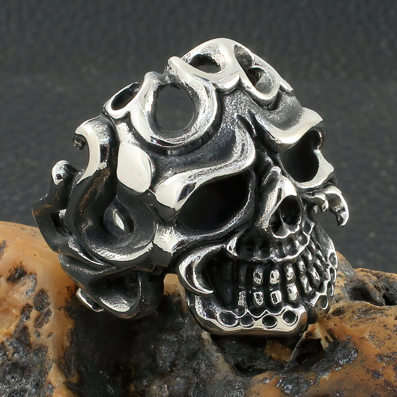 Unisex stainless steel gothic ring featuring a skull design, perfect for gothic, punk, and rock styles.