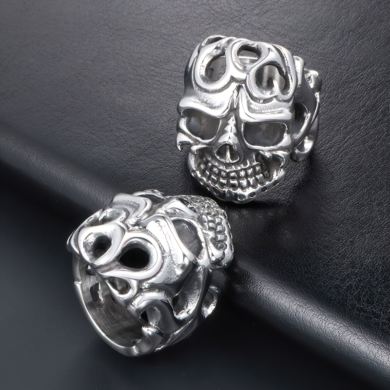 Unisex stainless steel gothic ring featuring a detailed skull design, perfect for punk and rock styles.