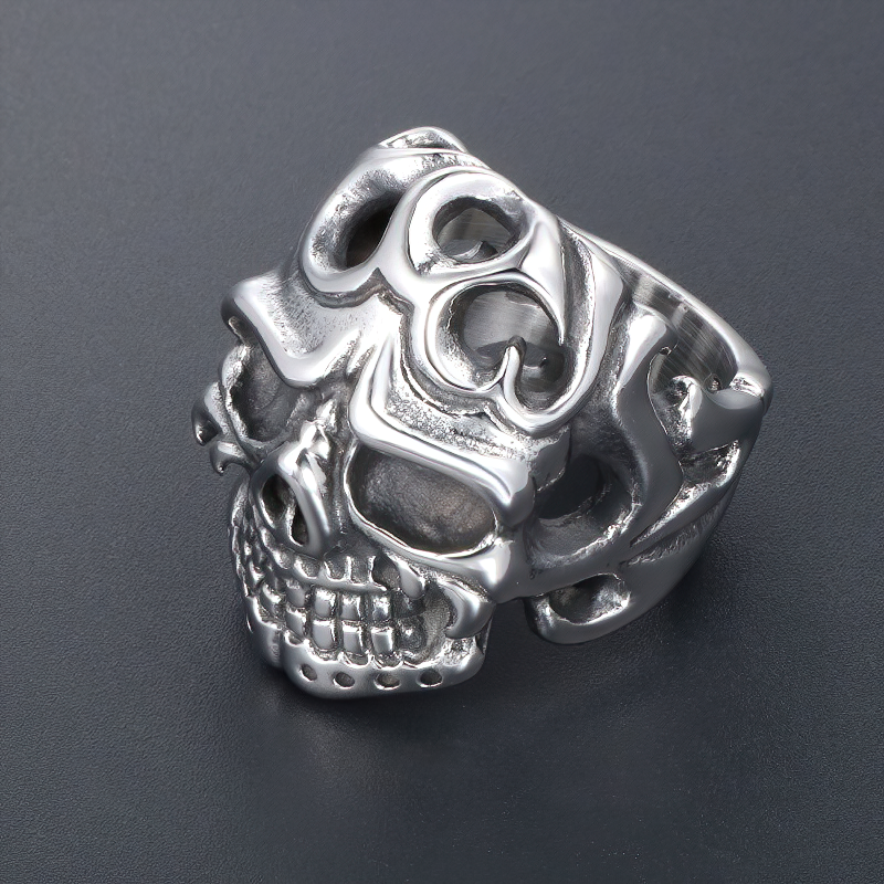 Unisex stainless steel gothic ring shaped like a skull, perfect for punk and rock fashion enthusiasts.