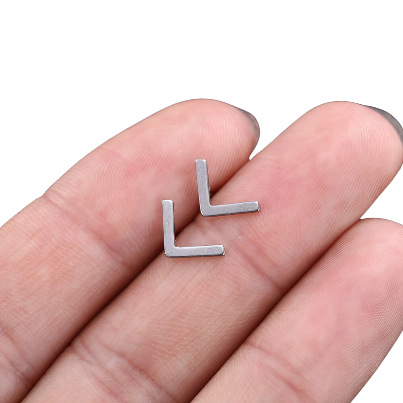 Unisex vintage silver gothic earrings in stainless steel, displayed on a hand, showcasing stylish design.