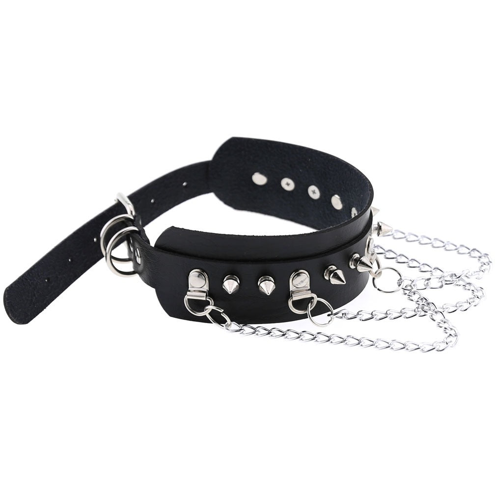Vegan leather gothic choker with zinc alloy spikes and chain, perfect for festival or rock outfits.