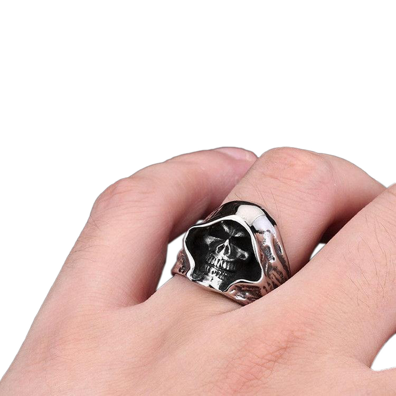 Stylish unisex punk ring featuring a skull design, perfect for adding an edgy touch to any outfit.