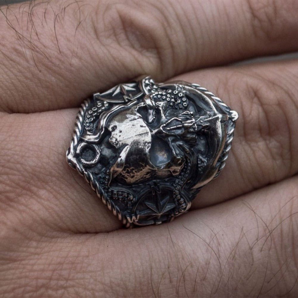 Vintage skull ring featuring an octopus and compass design, perfect for punk and biker styles.