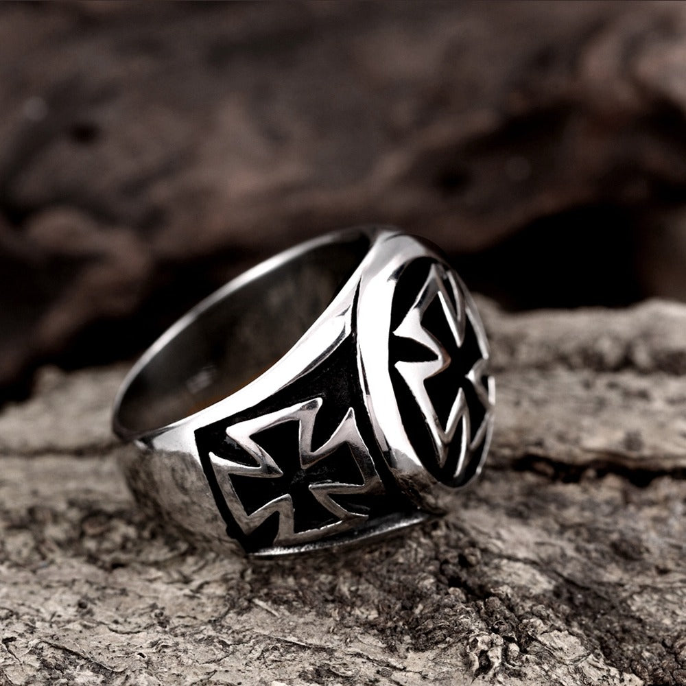 Vintage Celtic Cross Ring in stainless steel with a bold biker design, perfect for alternative fashion lovers.