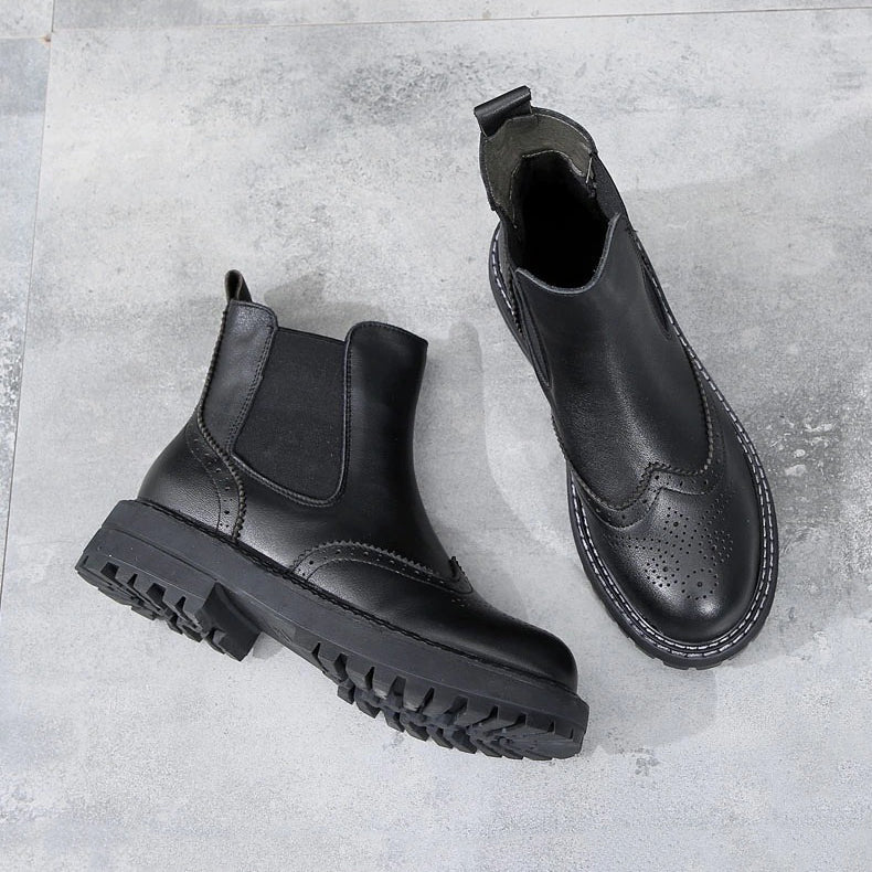 Vintage genuine leather ankle boots for ladies, stylish black platform boots perfect for spring and autumn.