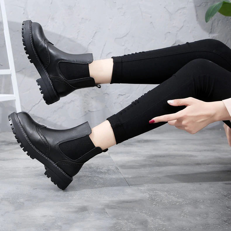 Stylish vintage genuine leather flat ankle boots for ladies, perfect for spring, autumn, and winter outfits.