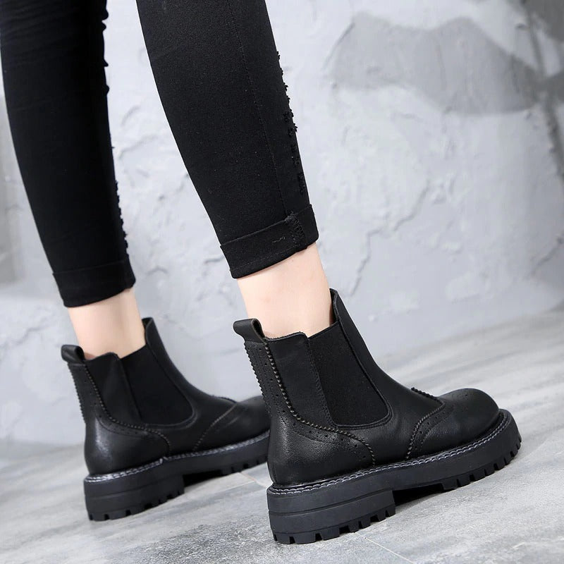 Vintage genuine leather flat ankle boots for ladies, perfect for spring, autumn, and winter fashion.