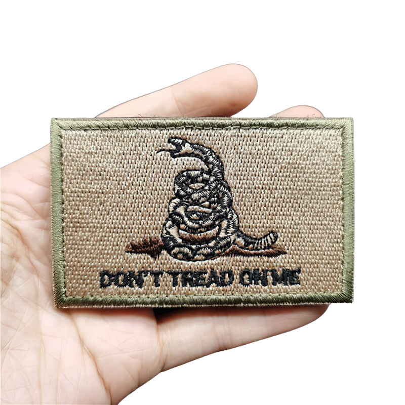 Unisex embroidered patch featuring a coiled snake and text 'Don't Tread On Me' for jackets and bags, vintage rock style.