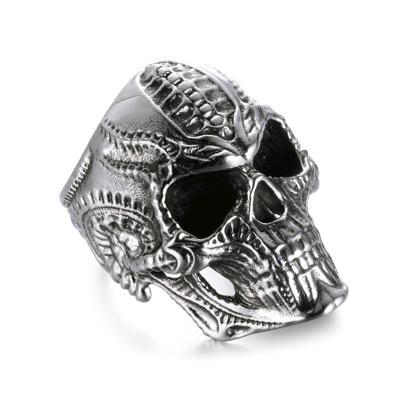 Vintage satanic skull ring in stainless steel for bikers and gothic style enthusiasts.
