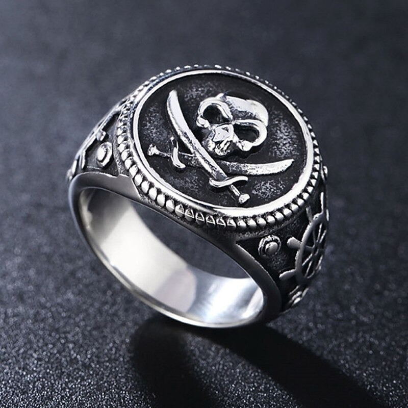 Vintage stainless steel pirate skull ring with detailed design for men and unisex punk style fashion.