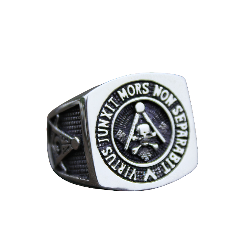 Vintage stainless steel Masonic ring featuring skull and bones, ideal for men and women, stylish alternative jewelry.