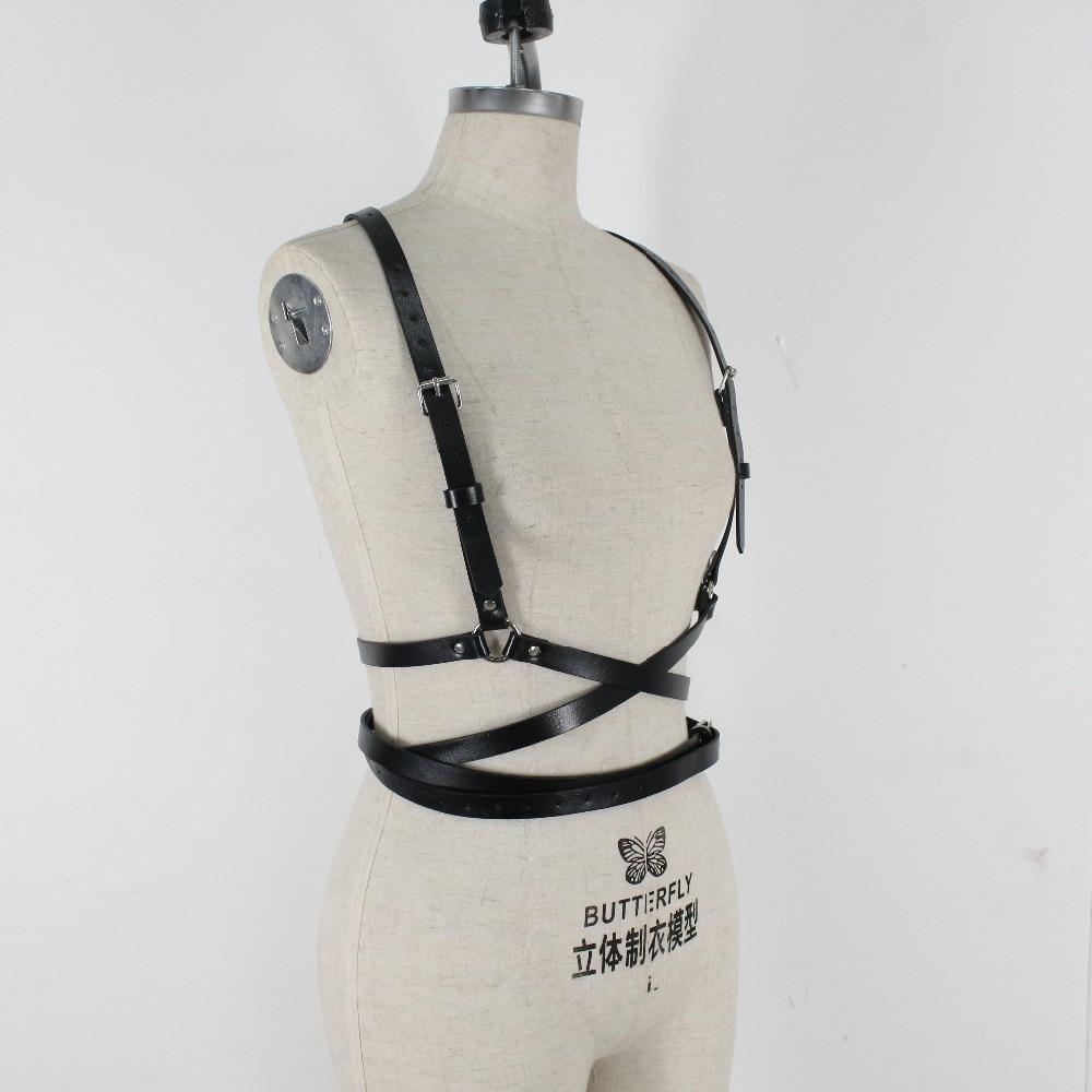 Gothic black body harness for women, adjustable imitation leather, perfect for edgy fashion and fetish looks.