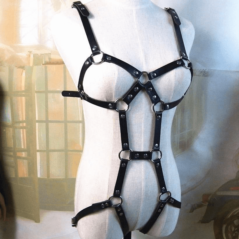 Black leather body harness for women, featuring gothic suspenders and bondage bra garter, perfect for dance or cosplay events.