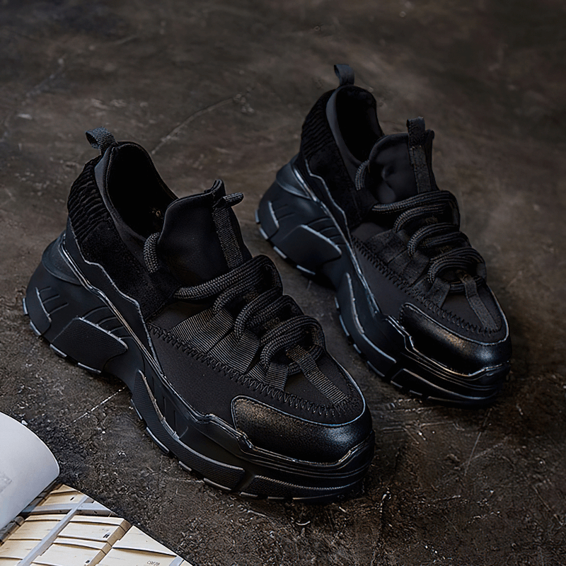 Stylish women's black platform sneakers with lace-up design and modern rubber soles for casual looks.