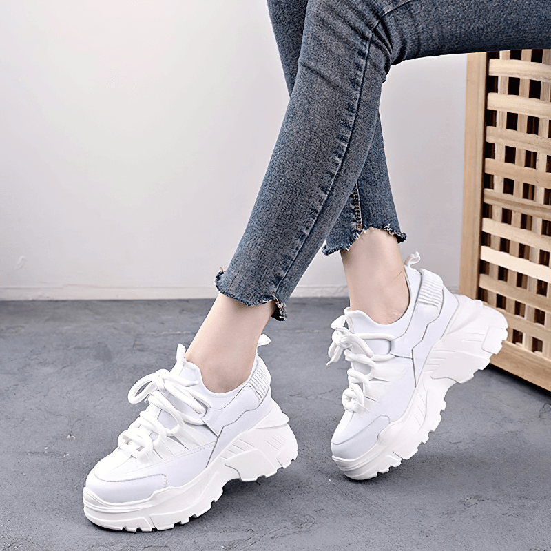 Stylish women's white platform sneakers with laces, perfect for casual outfits and everyday wear.