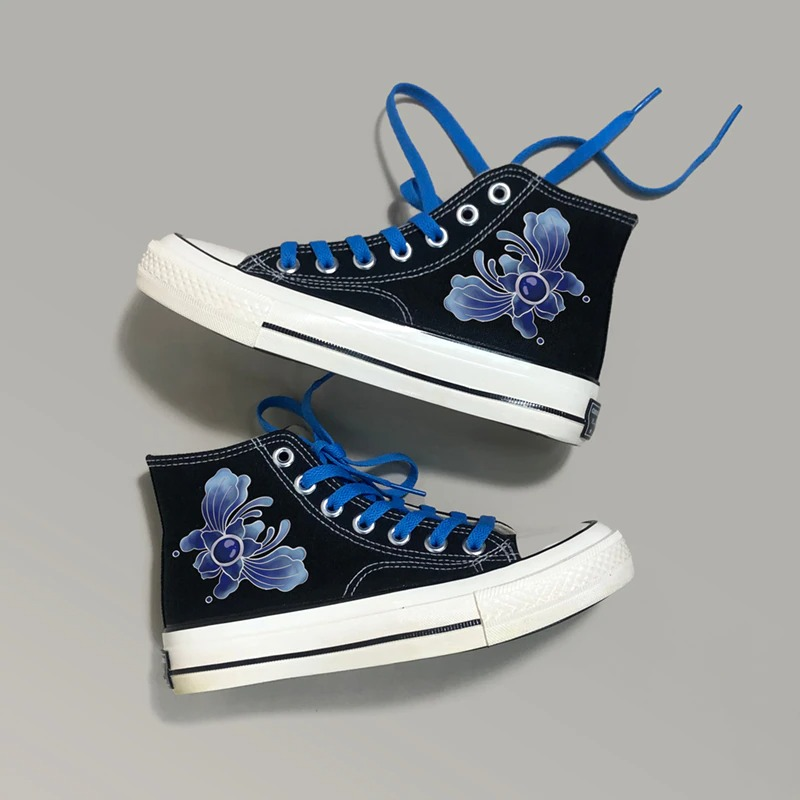 Stylish women's aesthetic sneakers with floral graffiti design and blue laces, perfect for casual wear.