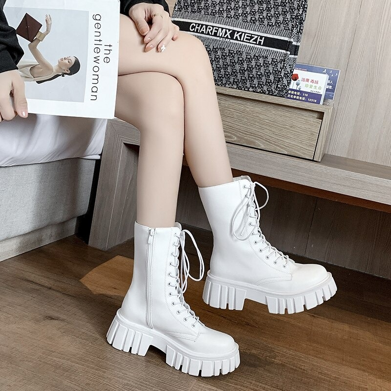 Stylish women's white lace-up ankle boots with chunky platform soles, perfect for casual fashion looks.