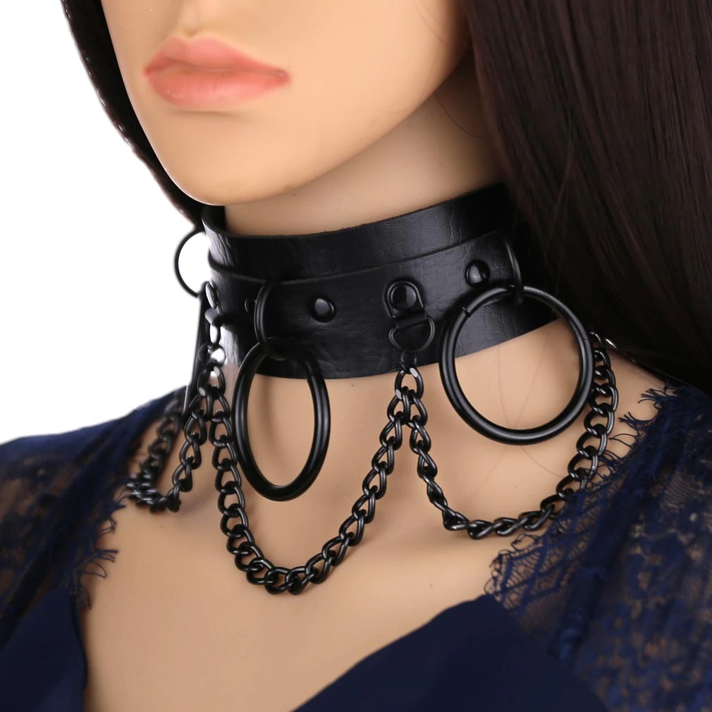 Stylish women's black gothic punk choker with chain and ring accents, perfect for bold alternative fashion.