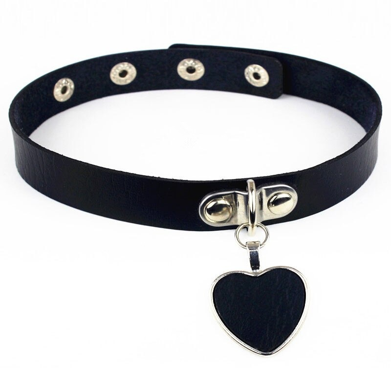 Gothic women's choker necklace in black PU leather with a stylish zinc alloy heart pendant.