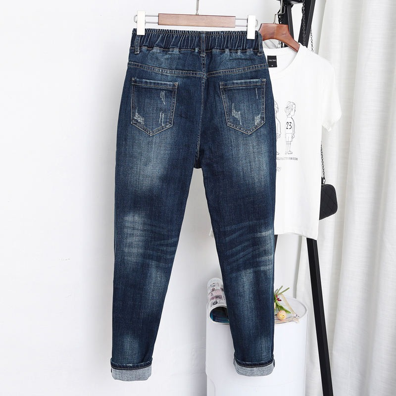 Back view of women's loose jeans in blue with pockets and a fashionable design, perfect for streetwear.