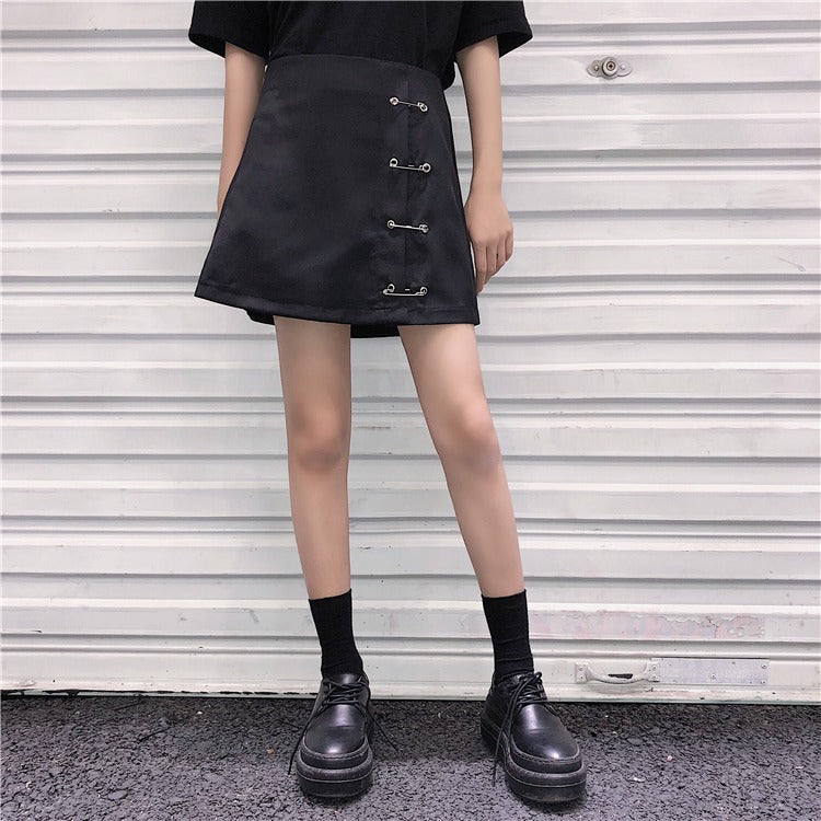 Women's Gothic low waist A-line black skirt with clips, perfect for stylish outfits and everyday wear.