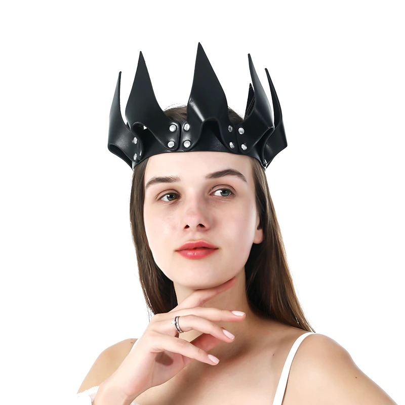 Gothic PU leather crown head mask with rivets, perfect for Halloween costumes and adding a creative touch.
