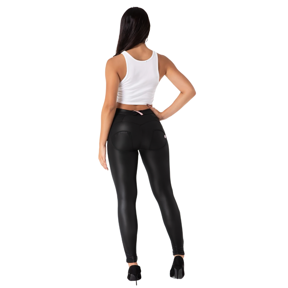 Back view of women’s matte black PU leather skinny pants, perfect for alternative fashion and rock outfits.