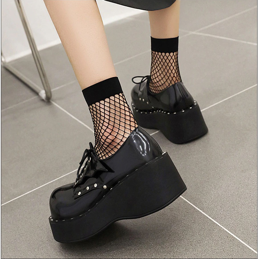 Punk-style women's shoes on high platform with lace-up design and fishnet socks, perfect for trendy outfits.