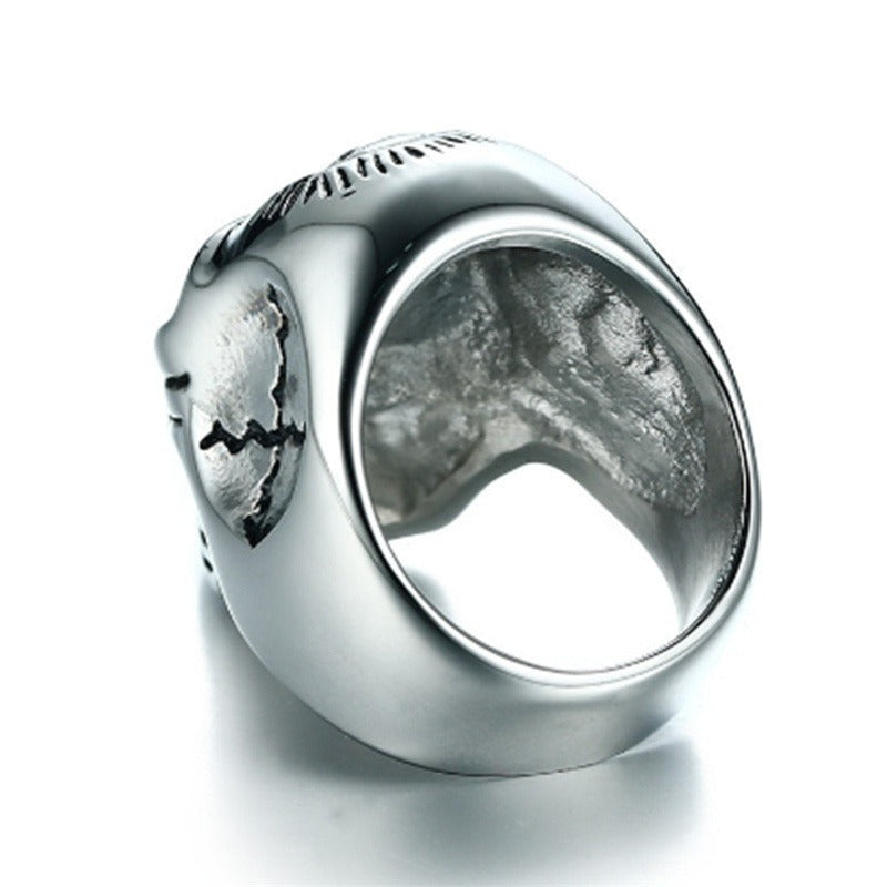 Zinc alloy gothic skull ring featuring unique design and smooth finish, perfect for punk rock fashion.
